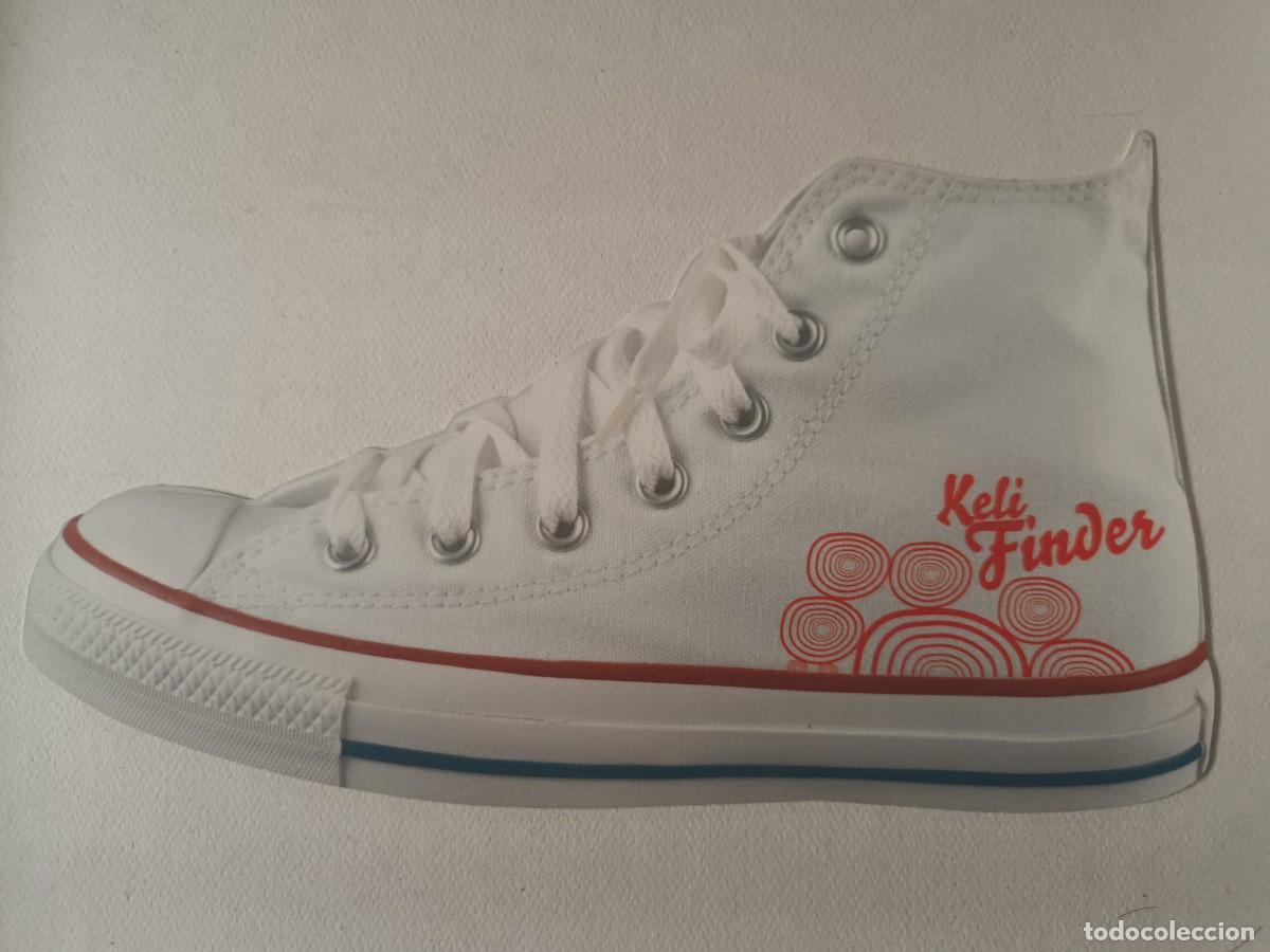 Cat&aacute;logos publicitarios: KELI FINDER - PUBLICIDAD CONSEJO DE LA JUVENTUD DE ESPA&Ntilde;A - ZAPATILLA TROQUELADA
