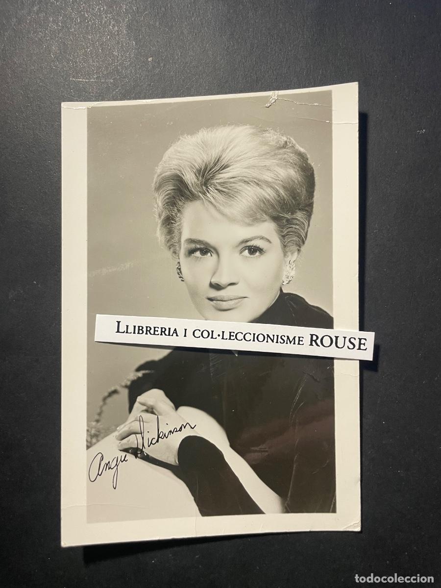 Cine: ANGIE DICKINON - ARTISTA - A&Ntilde;OS 60 FOTOGRAFIA ORIGINAL AUTOGRAFIADA FACSIMILADA 13,5X9 CM MANDADA.