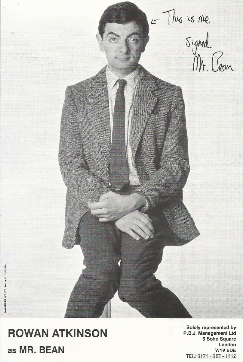 Cine: Rowan Atkinson as Mr. Bean. Fotograf&iacute;a promocional actor brit&aacute;nico. P. B. J. Londres. Firma impresa.