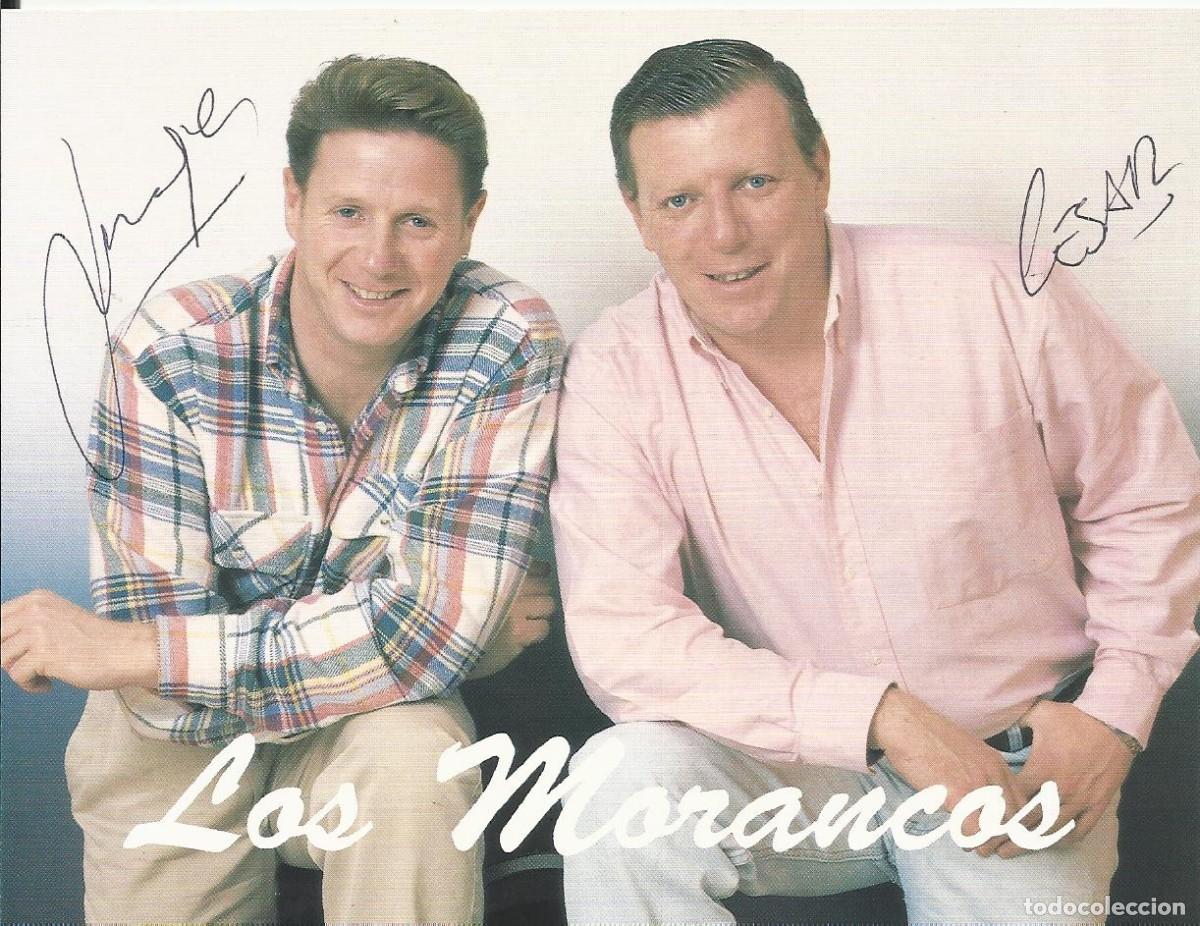 Cine: Los Morancos. Postal promocional firmada y dedicada detr&aacute;s. 12x15,5 cm. C&eacute;sar y Jorge Cadaval. 1996.