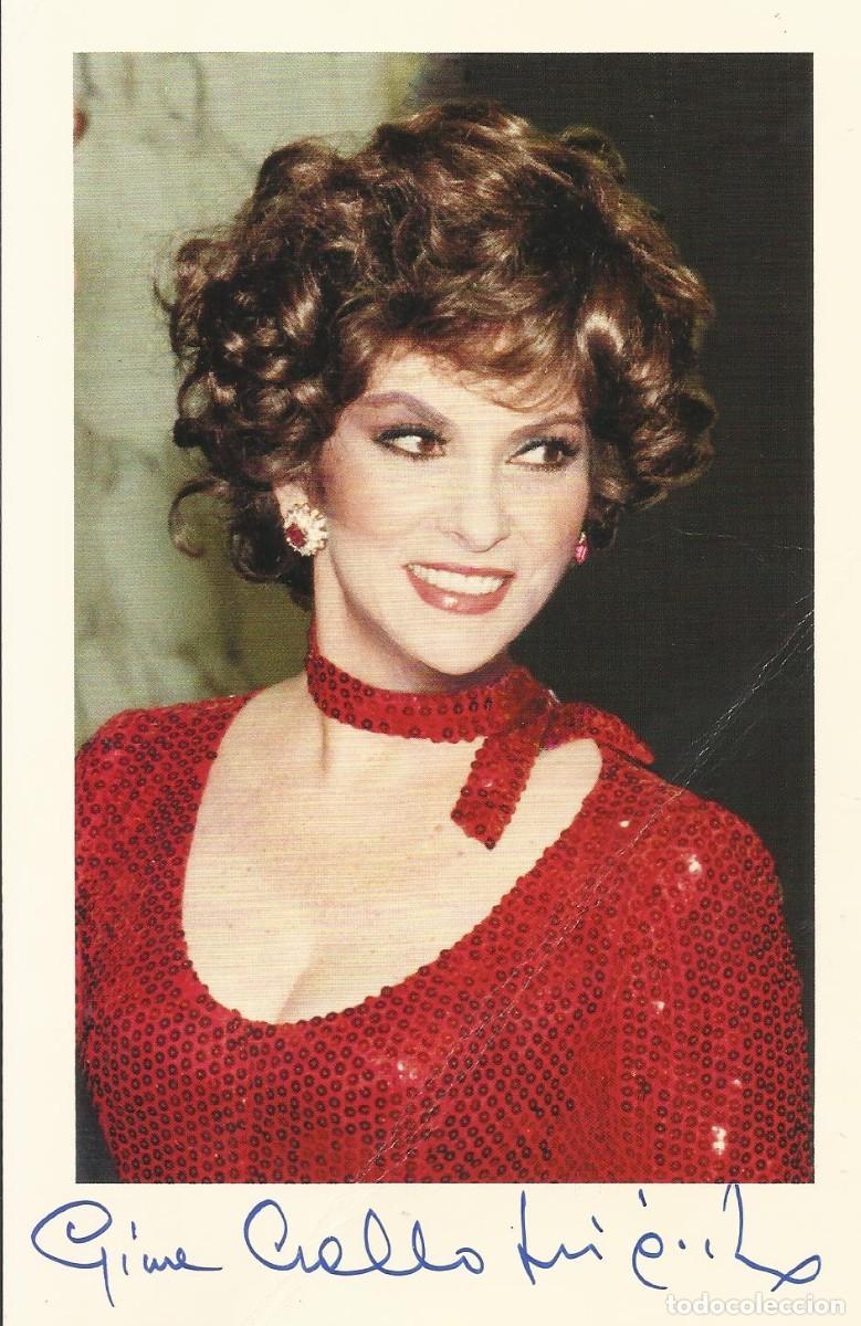 Cine: Gina Lollobrigida. Actriz italiana. 1996. Fotograf&iacute;a firmada. 18,5x12,5 cm. Montada en cartulina.
