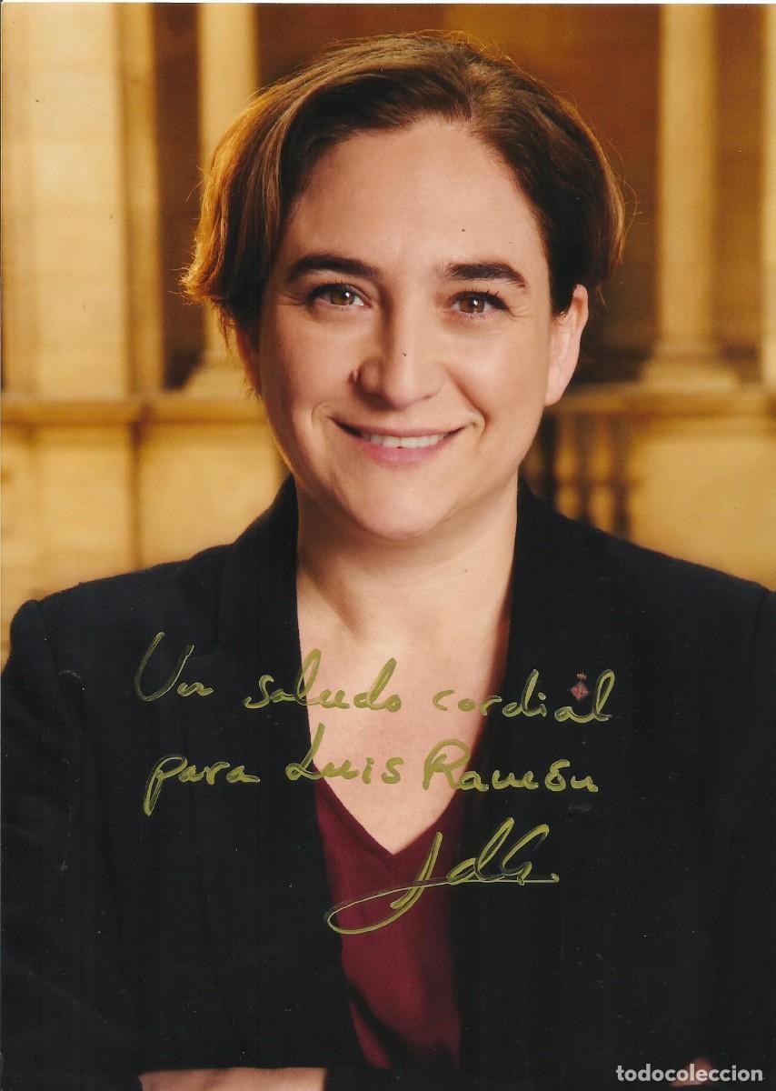 Cine: Ada Colau. Alcaldesa de Barcelona. Fotografia firmada y dedicada. 21,5x15,5 cm. 2016. Fujifilm.