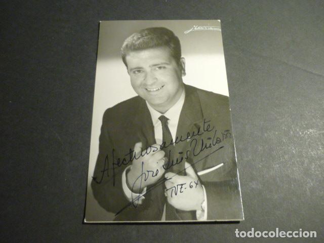 Cine: JOSE LUIS URIBARRI LOCUTOR DE RADIO TELEVISION TVE FOTOGRAFIA TAMA&Ntilde;O POSTAL CON FIRMA AUTOGRAFA 1964