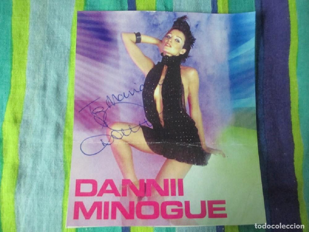Cine: Foto promocional con firma de Dannii Minogue