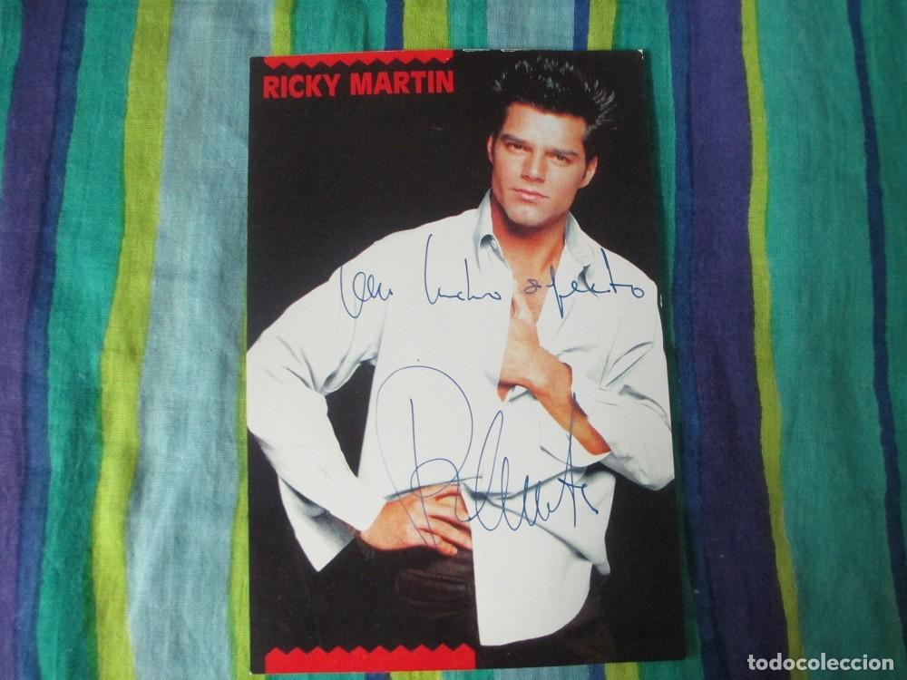 Cine: Foto promocional de Ricky Martin con su autografo