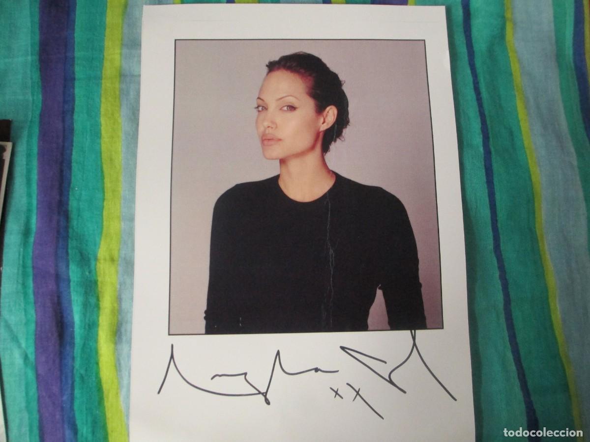 Cine: Foto promocional autografiada por Angelina Jolie