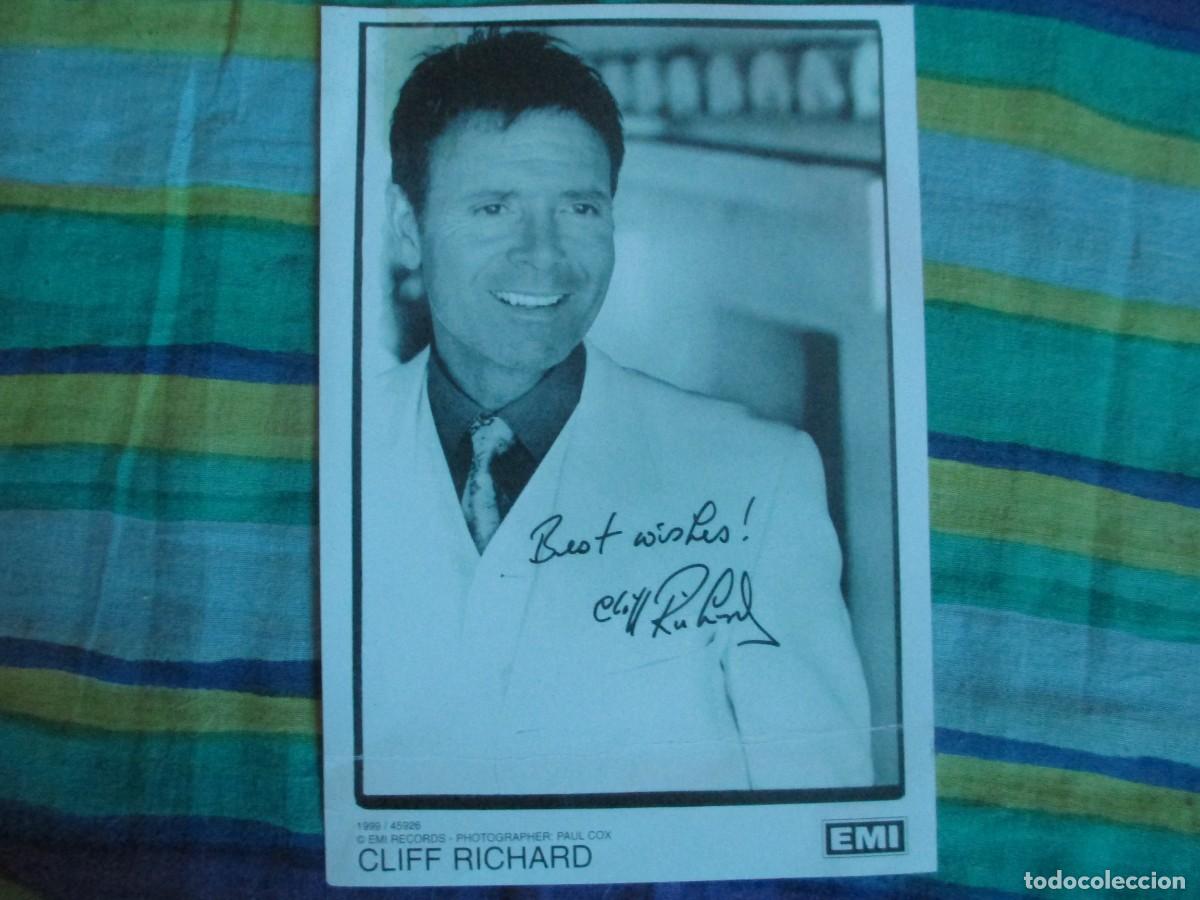 Kino: Foto promocional firmada por Cliff Richard