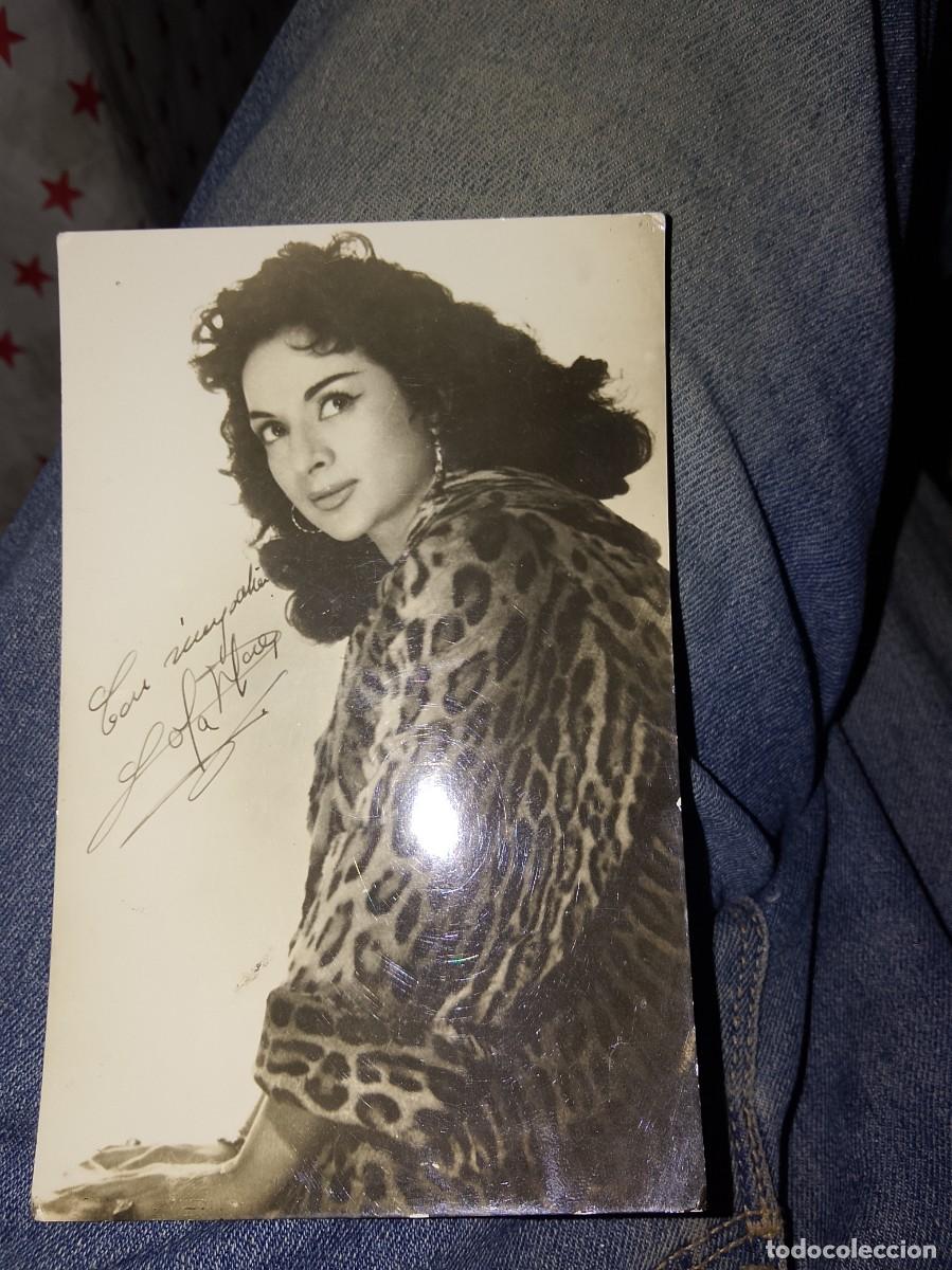 Cine: Lola Flores.Tarjeta postal promocional dedidada y firmada.Foto S.L&oacute;pez (Madrid).Aut&oacute;grafo