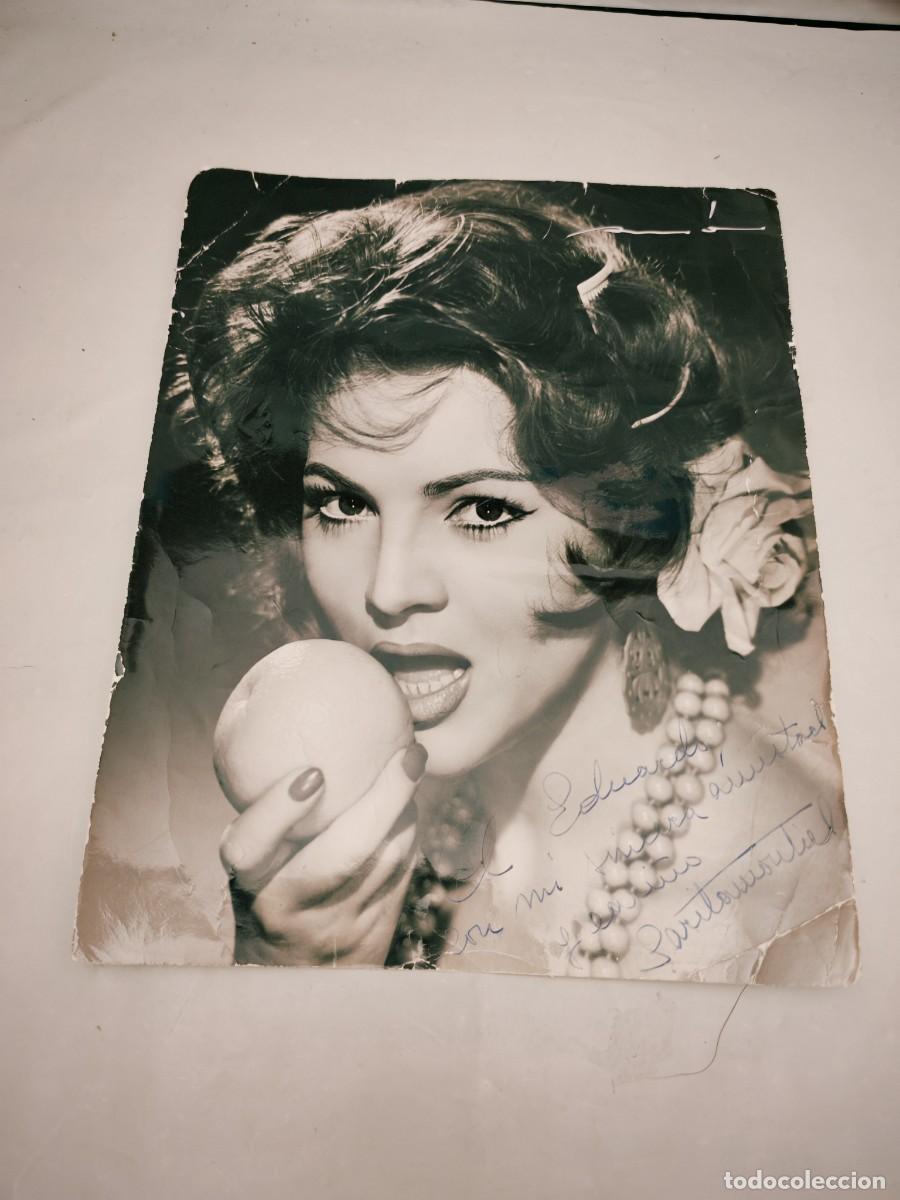 Cine: Fotograf&iacute;a firmada y dedicada por Sarita (Sara) Montiel (25x20 cms.)