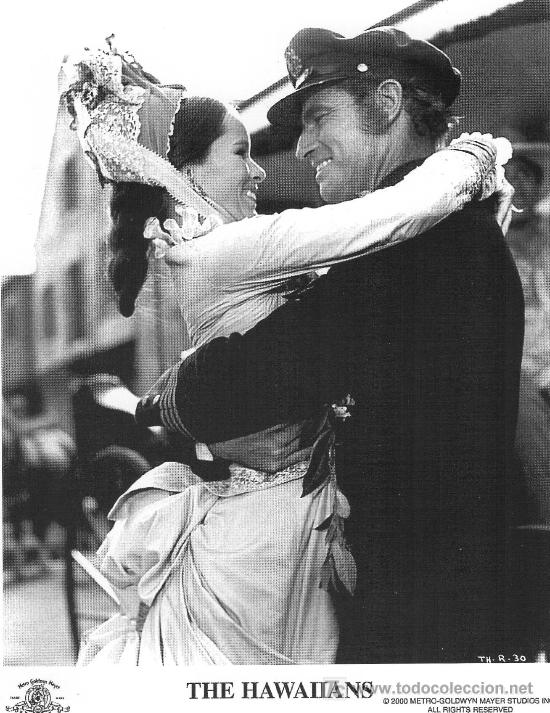 Flyers Publicitaires de Films Anciens: 374- POSTAL DEL FILM LOS INDOMABLES-CHARLTON HESTON