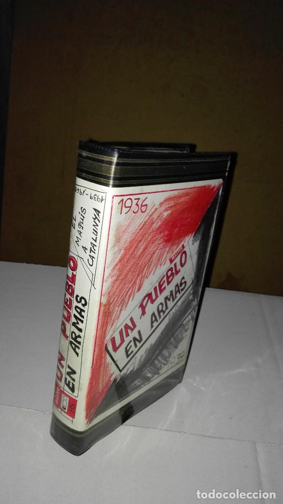 Cine: M&aacute;ster en VHS de Un pueblo en Armas - Foto 1