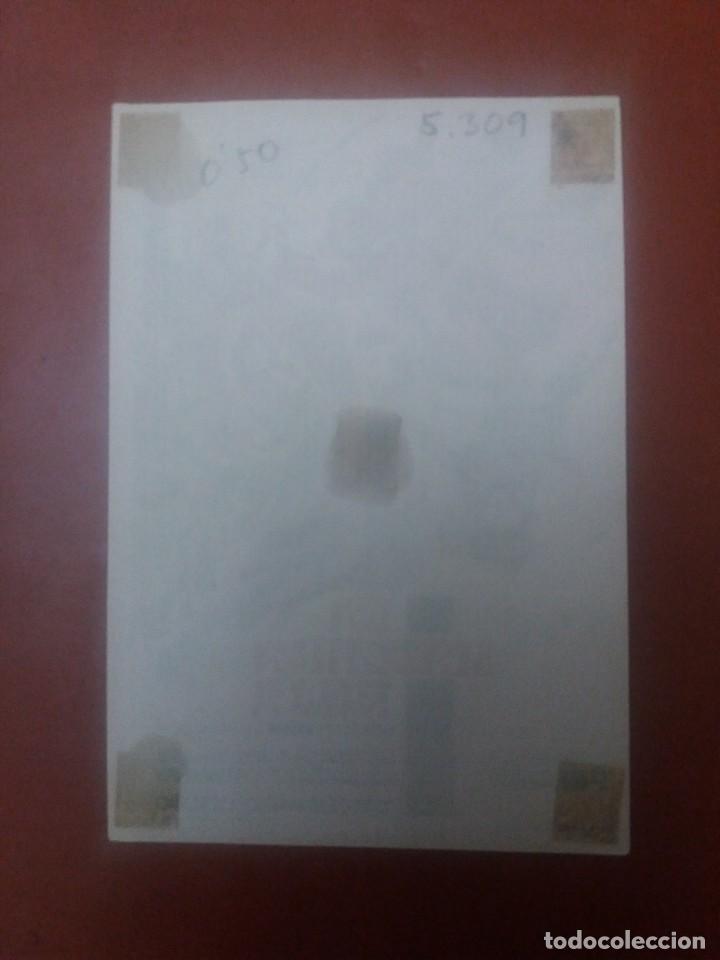 Cine: La m&aacute;scara roja - Foto 2