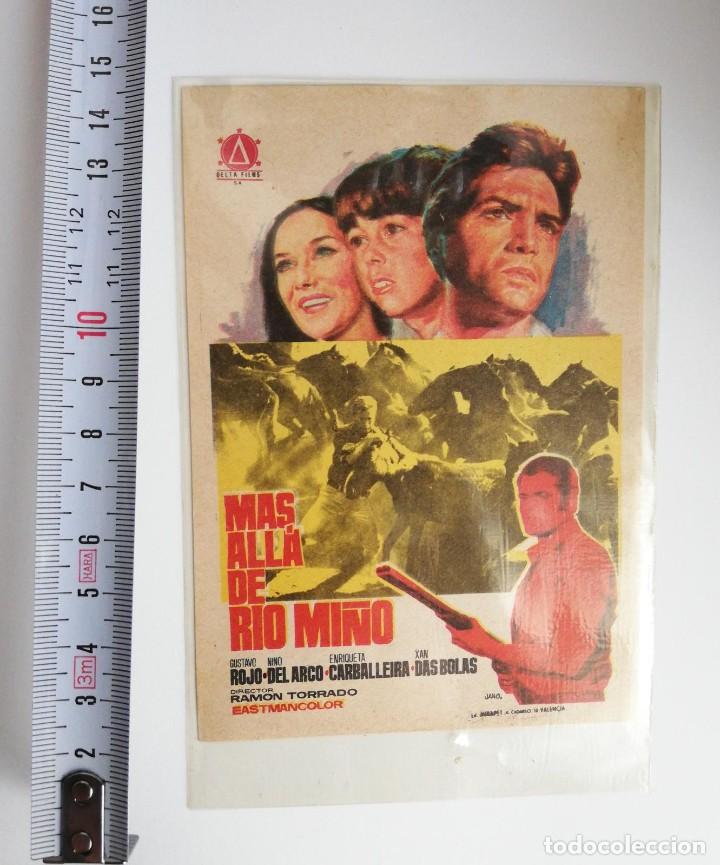 Cine: Folleto de mano cine - Cinema hand brochure : M&Aacute;S ALL&Aacute; DE R&Iacute;O MI&Ntilde;O. Dibujo de JANO