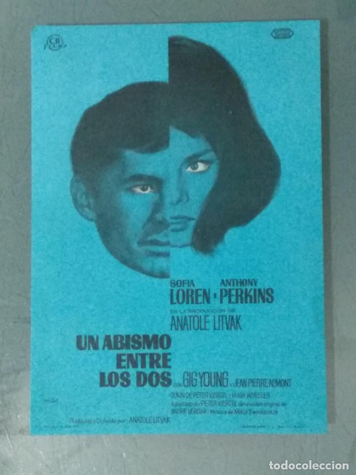 Cinema: UN ABISMO ENTRE LOS DOS - PROGRAMA SENCILLO DE CINE DE COLOR AZUL.