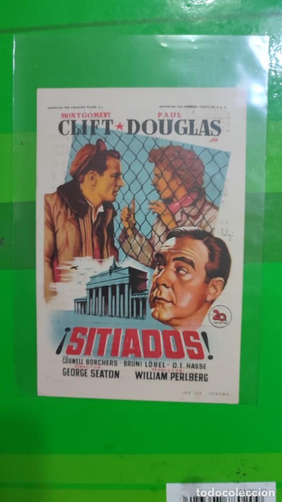 Cine: folleto de mano SITIADOS , Montgomery Clift ,