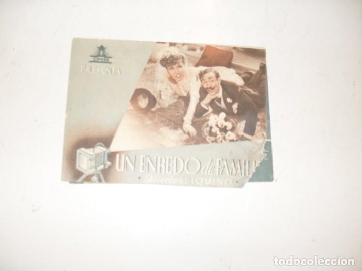  Flyers Publicitaires de films Anciens: programa de mano sencillo,con texto publicitario .titulo: UN ENREDO DE FAMILIA