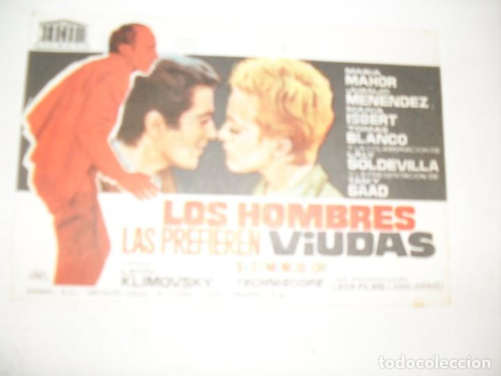  Flyers Publicitaires de films Anciens: programa de mano sencillo,con texto publicitario.titulo:.LOS HOMBRES LAS PREFIEREN VIUDAS.