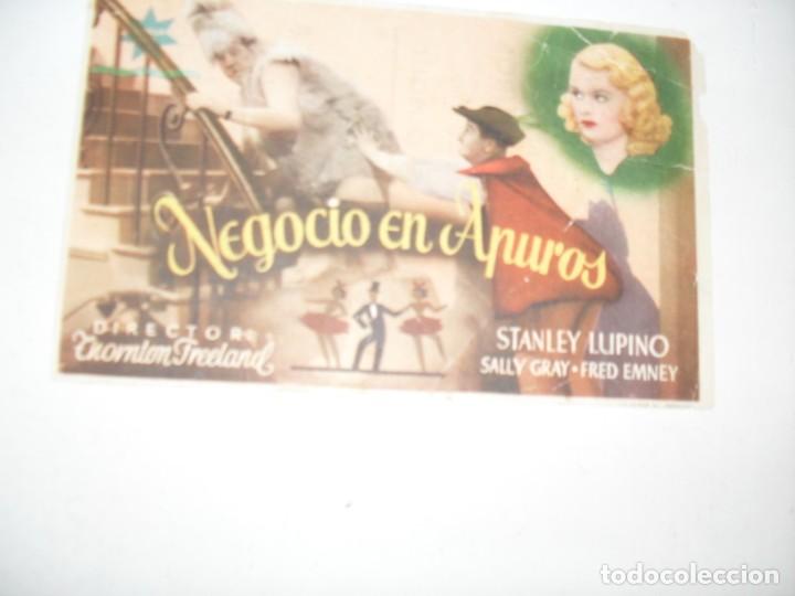 Flyers Publicitaires de films Anciens: programa de mano sencillo,con texto publicitario.titulo: NEGOCIO EN APUROS.