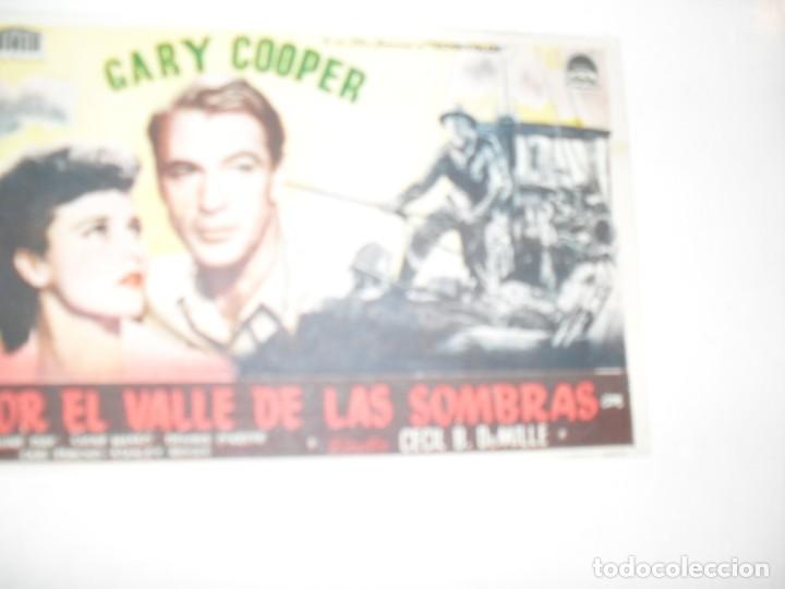  Flyers Publicitaires de films Anciens: programa de mano sencillo,con texto publicitario.titulo: POR EL VALLE DE LAS SOMBRAS.