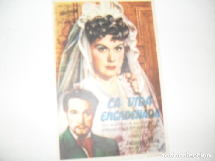 Cine: programa de mano sencillo,sin texto publicitario.titulo: LA VIDA ENCADENADA.