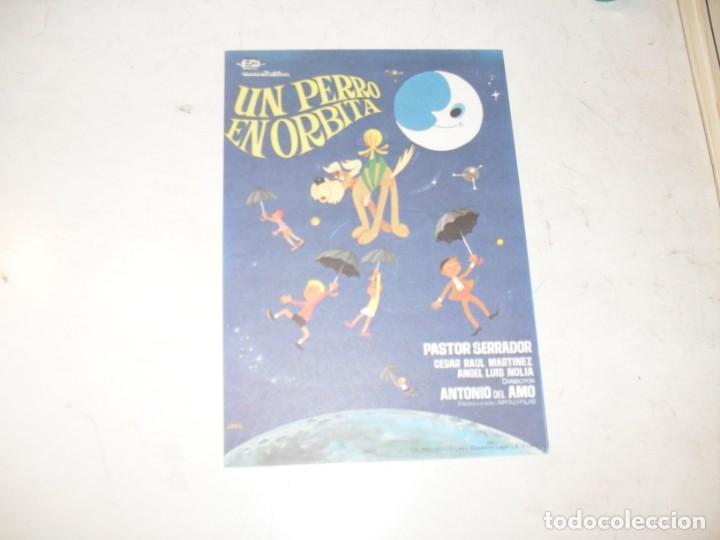  Flyers Publicitaires de films Anciens: programa de mano sencillo,sin texto publicitario.titulo: UN PERRO EN ORBITA.