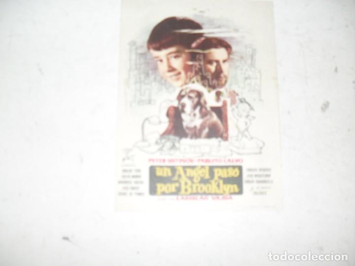  Flyers Publicitaires de films Anciens: programa de mano sencillo,sin texto publicitario.titulo:UN ANGEL PASO POR BROOKLYN (PETER USTINOV).