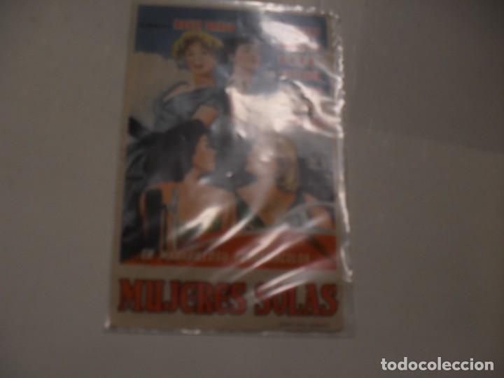  Flyers Publicitaires de films Anciens: programa de mano sencillo,con texto publicitario.titulo: MUJERES SOLAS.