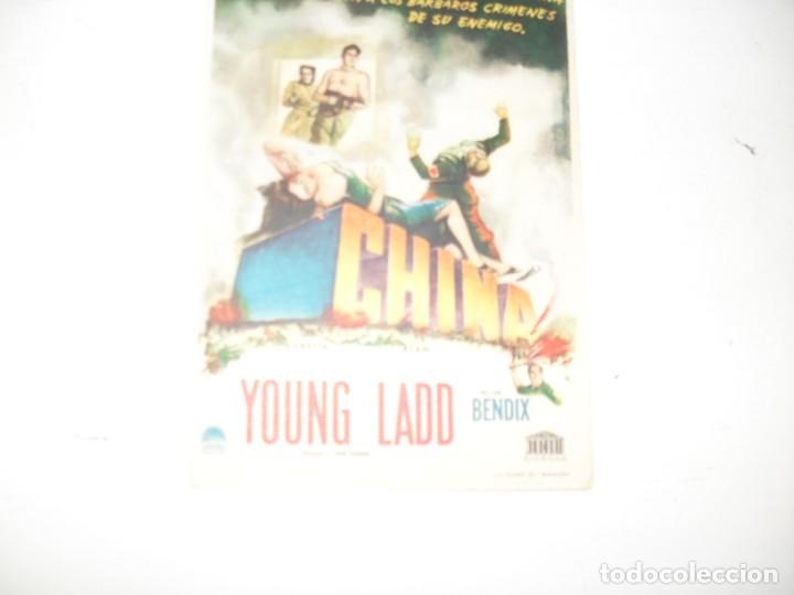 Cine: programa de mano sencillo,con texto publicitario.titulo:CHINA.(ALAN LADD) - Foto 1