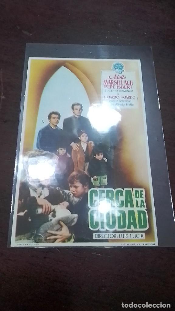 Cine: PROGRAMA O FOLLETO DE MANO DE CINE cerca de la ciudad - Foto 1