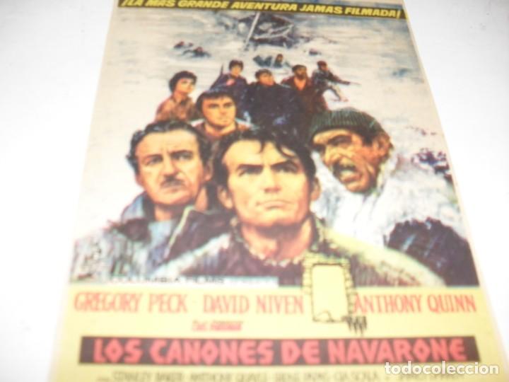 Cine: programa de mano sencillo,sin texto publicitario.titulo: LOS CA&Ntilde;ONES DE NAVARONE(GREGORY PECK) - Foto 1