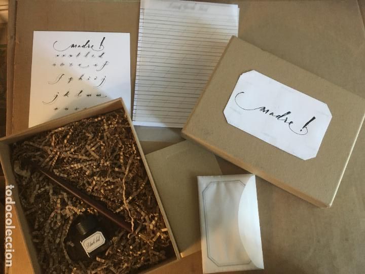 Cine: madre folleto de mano promocional formato caja con tintero y pluma