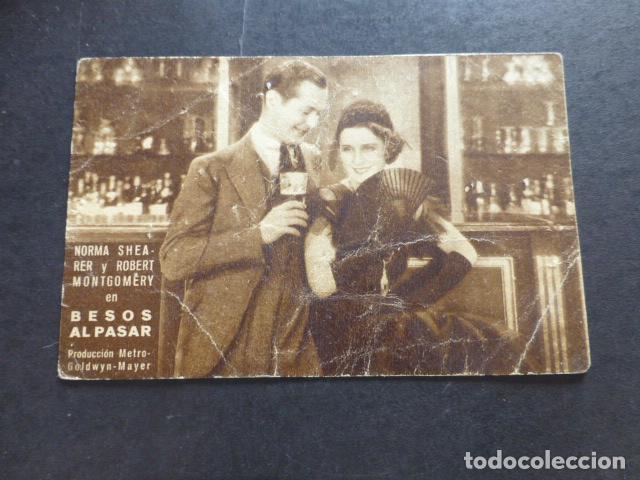 Cine: BESOS AL PASAR PROGRAMA DE MANO PUBLICIDAD - Foto 1