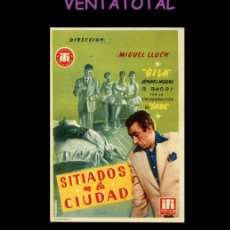 Cine: FOLLETO DE MANO ORIGINAL AÑO 1957 SITIADOS EN LA CIUDAD. Lote 372496499