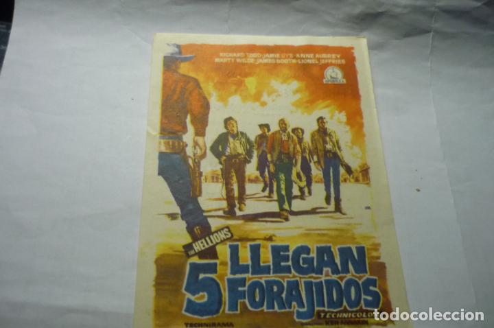 Cine: PROGRAMA LLEGAN 5 FORAJIDOS.- richard todd - Foto 1