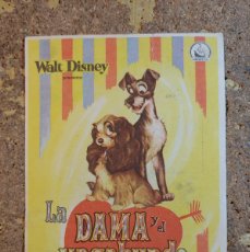 Folhetos de mão de filmes antigos de cinema: FOLLETO DE MANO CON PUBLCIDAD DE LA PELICULA LA DAMA Y EL BAGABUNDO. Lote 375111989