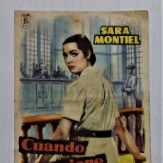 Cine: FOLLETO DE CINE DE LA PELICULA ”CUANDO SE QUIERE DE VERAS ” DE 1955 CON SARA MONTIEL. Lote 389289764