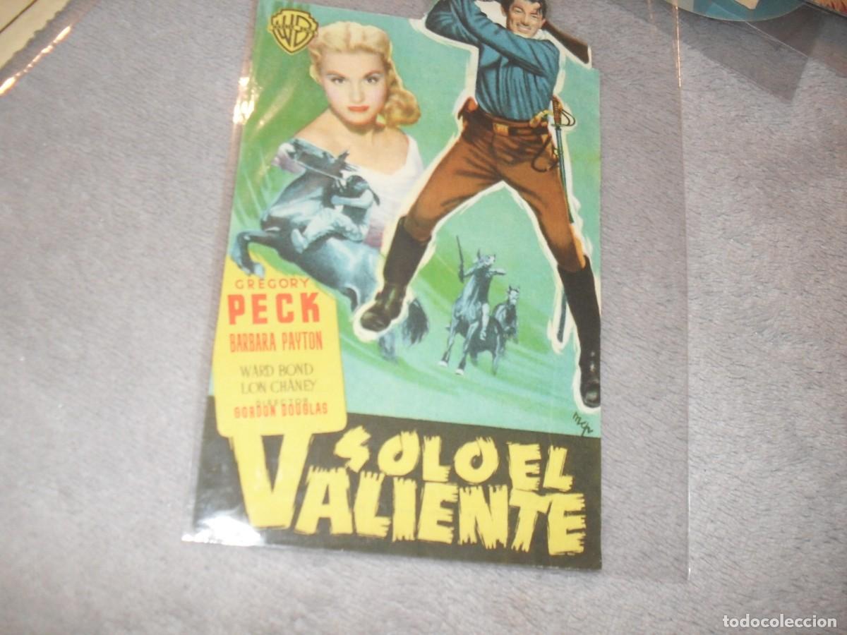 Cine: PROGRAMA DE MANO,TROQUELADO,CON TEXTO PUBLICITARIO:SOLO EL VALIENTE,CON GREGORY PECK - Foto 1