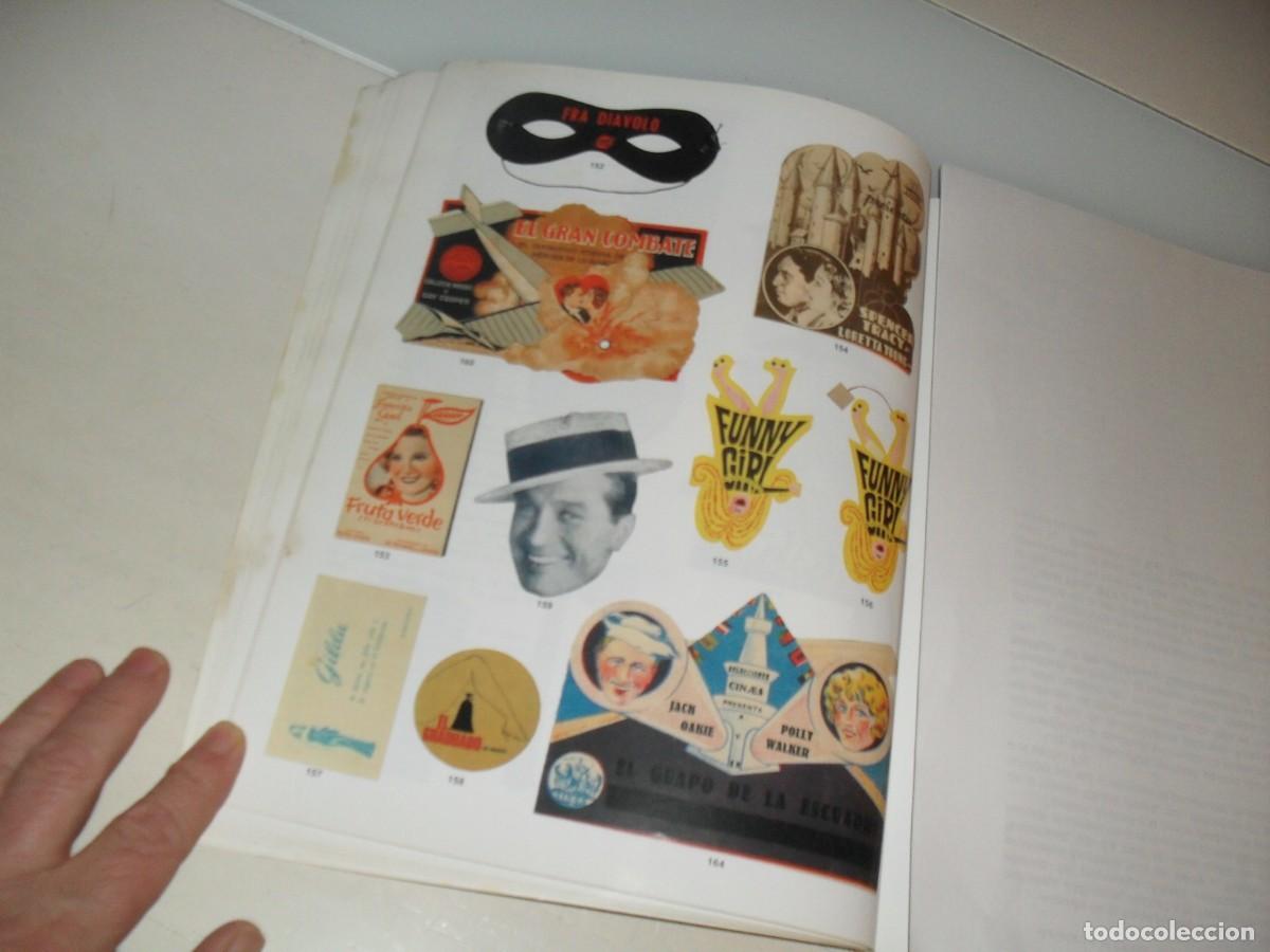  Flyers Publicitaires de films Anciens: LAMINA,EN PAPEL COUCHE,CON REPRODUCCION DE 13 DIFICILES PROGRAMAS DE MANO.EDITADO EN 2004