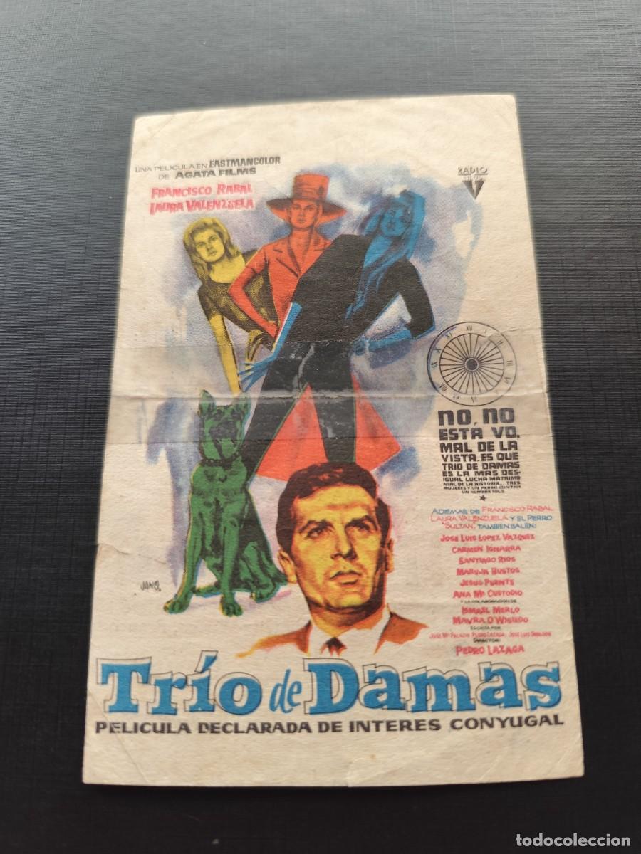 Kino: Trio de damas con publicidad Nacional Empresa J . P&eacute;rez Hern&aacute;ndez