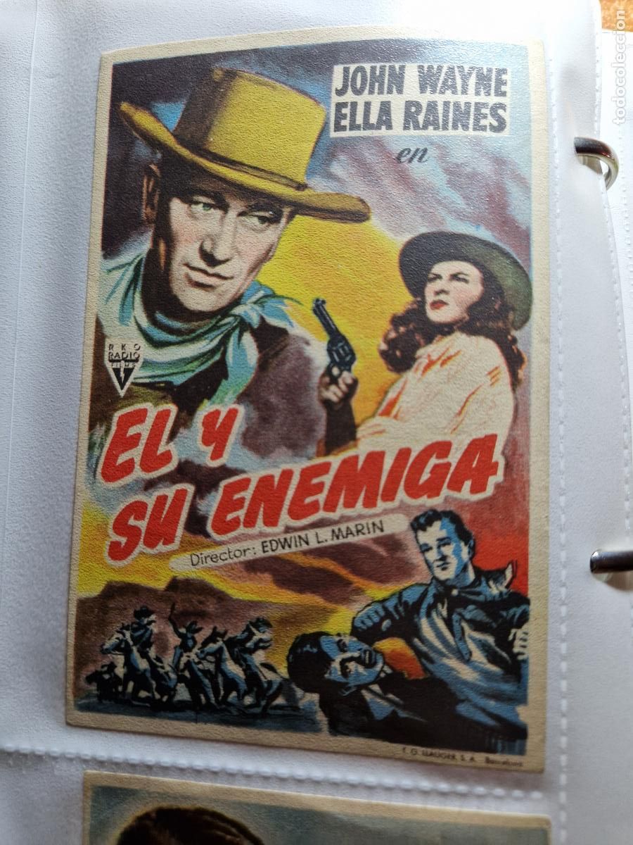 Cine: PROGRAMA DE MANO FOLLETO EL Y SU ENEMIGA JOHN WAYNE - Foto 1