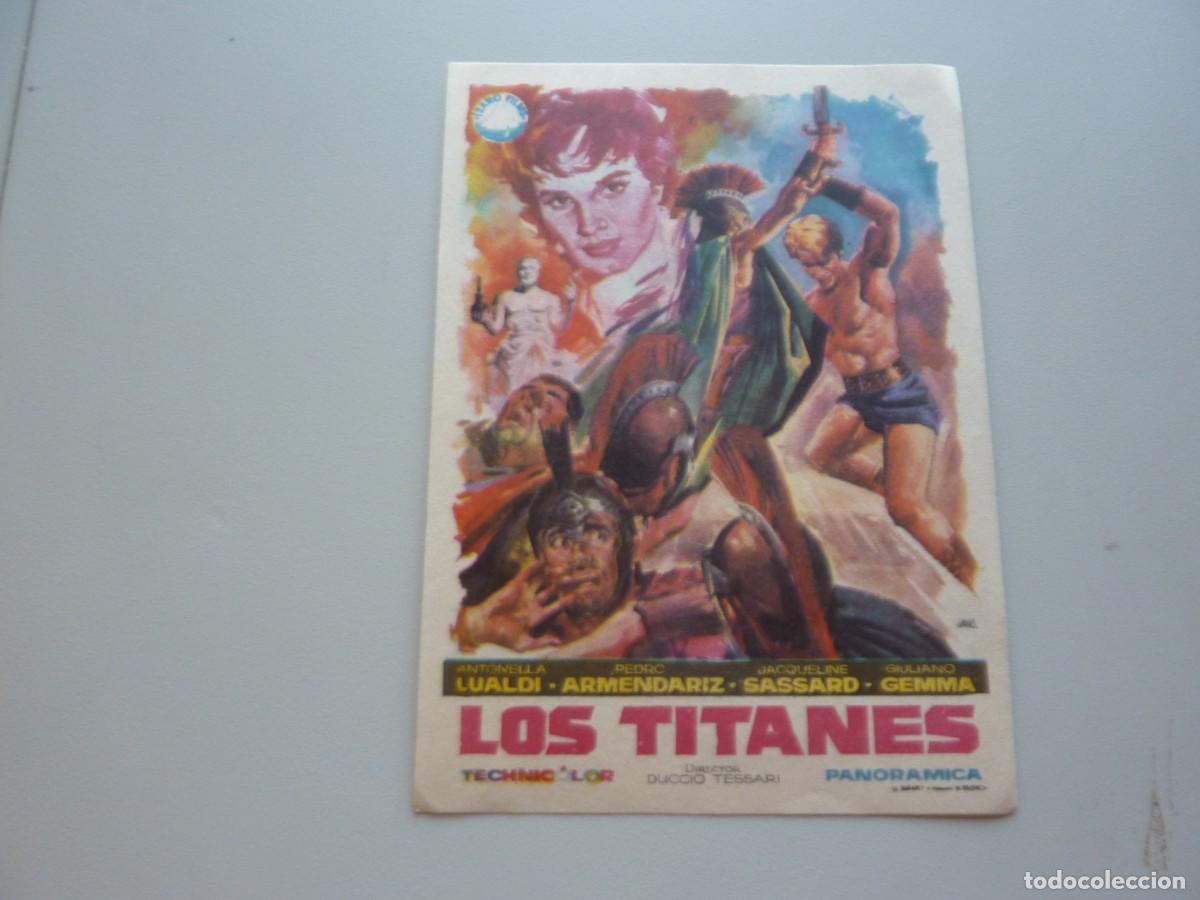 Folhetos de m&atilde;o de filmes antigos de cinema: Folleto de cine LOS TITANES con publicidad