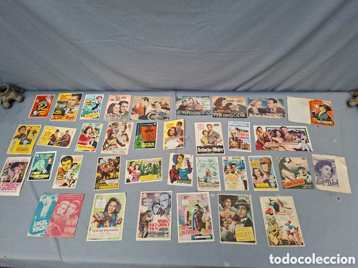 Cinema: (2) Lote de 30 folletos de cine de mano antiguo