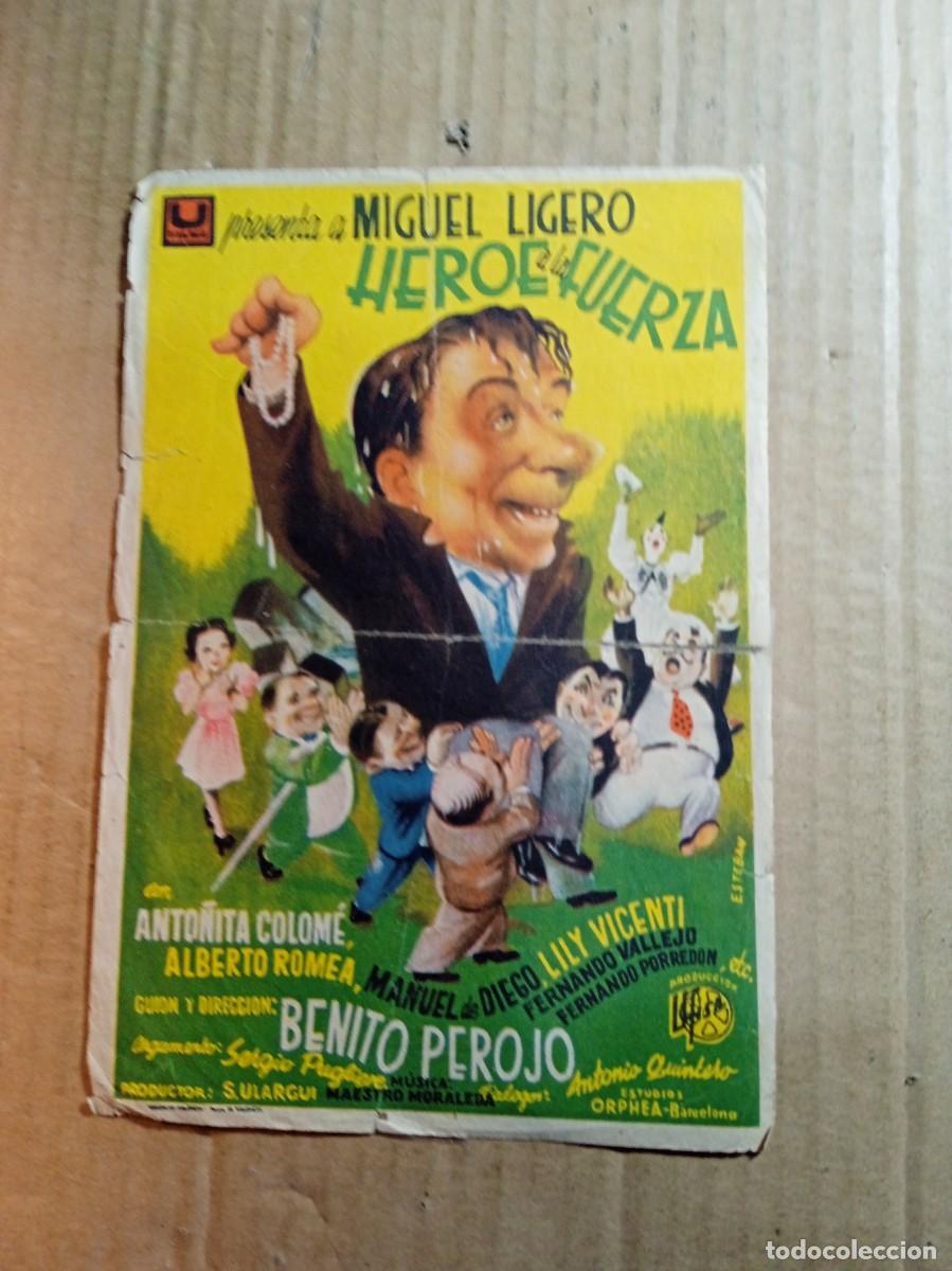 Cine: FOLLETO DE MANO GIGANTE DE LA PEL&Iacute;CULA H&Eacute;ROE A LA FUERZA
