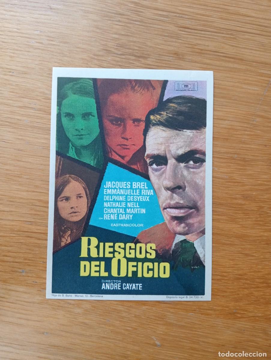  Flyers Publicitaires de films Anciens: FOLLETO DE MANO. RIESGOS DEL OFICIO. JACQUES BREL Y ENMANUELLE RIVA. ANDR&Eacute; CAYATE. 1967.