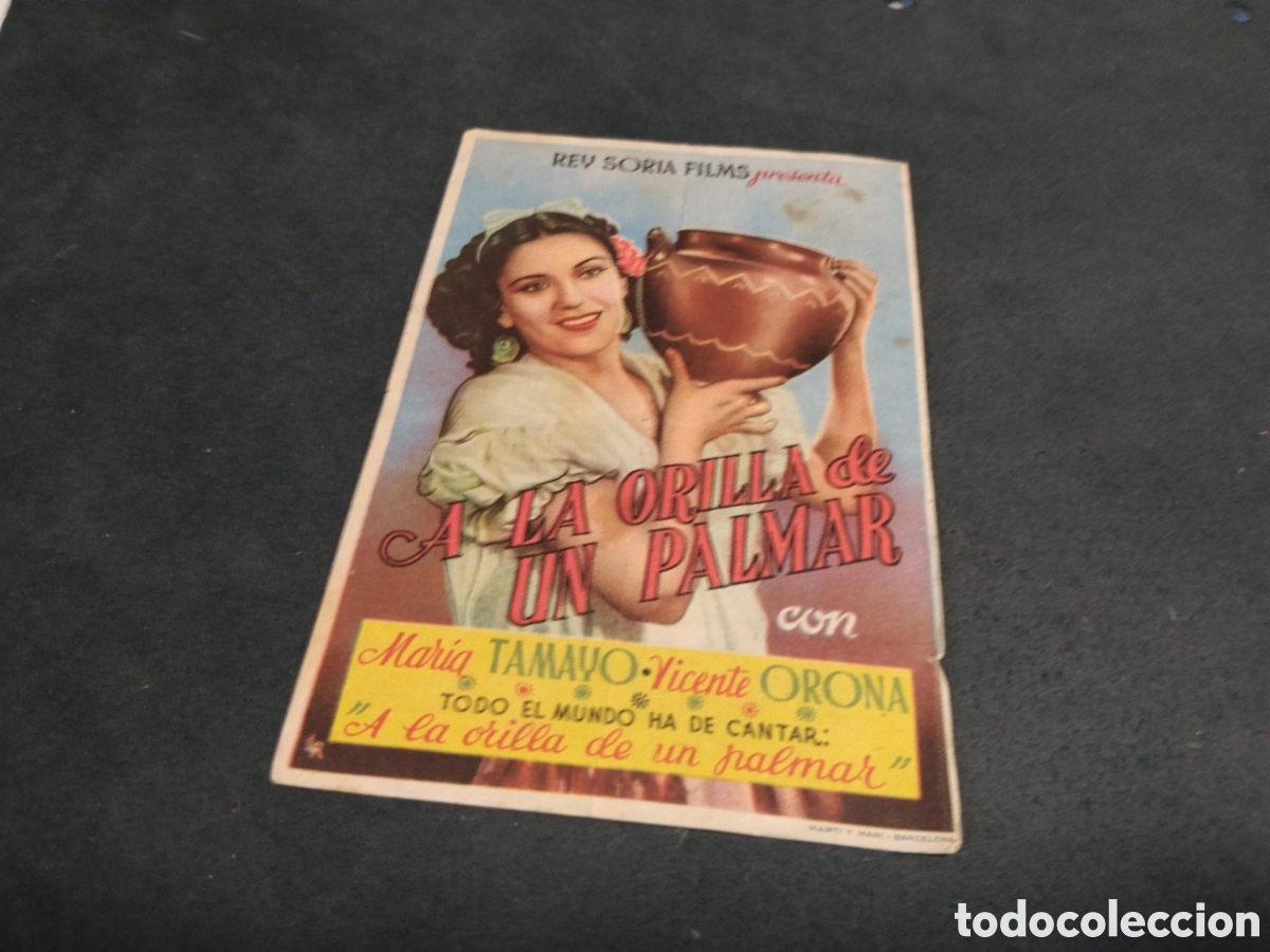 Cine: Cine folleto de mano a la orilla de un palmar