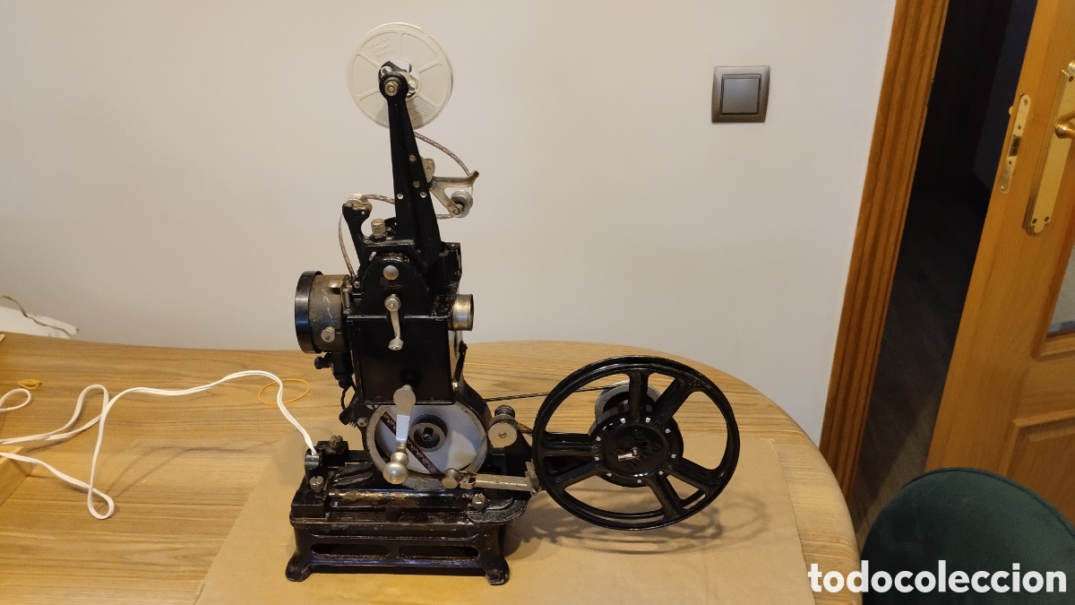 Cine: Proyector 9,5mm Pathe baby