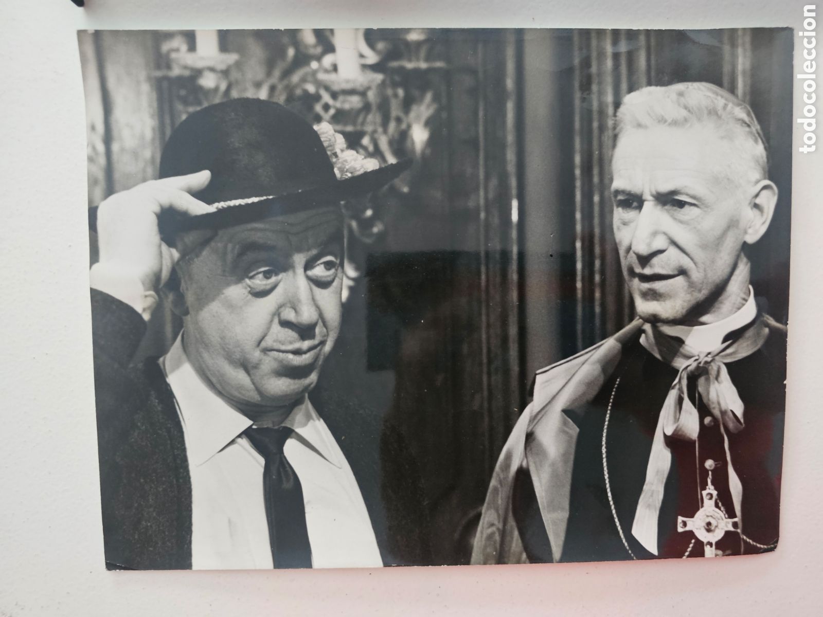 Cine: Foto publicitaria original de cine (1937) &ndash; Adolphe Menjou y Andy Devine en Ha nacido una estrella (