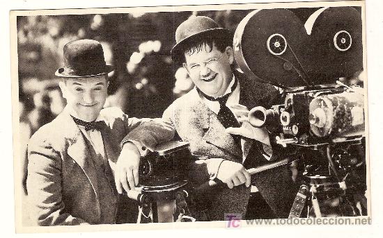 Kino: Postal de El gordo y el Flaco. Serie Artistas MBN 28. Barcelona, 1982. 18 x 11 cm