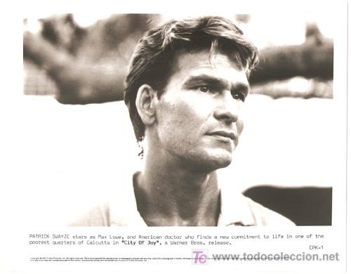 Cin&eacute;ma: F3215 PATRICK SWAYZE LA CIUDAD DE LA ALEGRIA FOTO B/N ORIGINAL AMERICANA