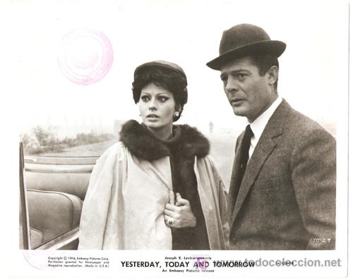 Cine: F3249 SOFIA LOREN MARCELLO MASTROIANNI AYER HOY Y MA&Ntilde;ANA FOTO B/N ORIGINAL AMERICANA